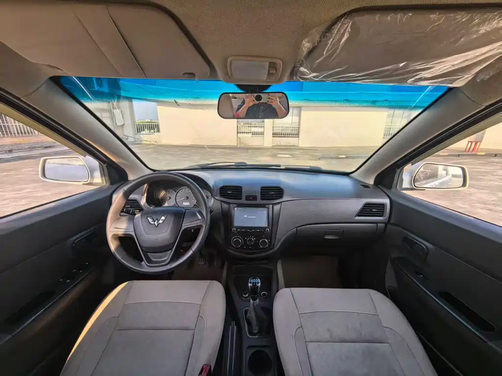 Wuling Hongguang 1.5 L S Standard