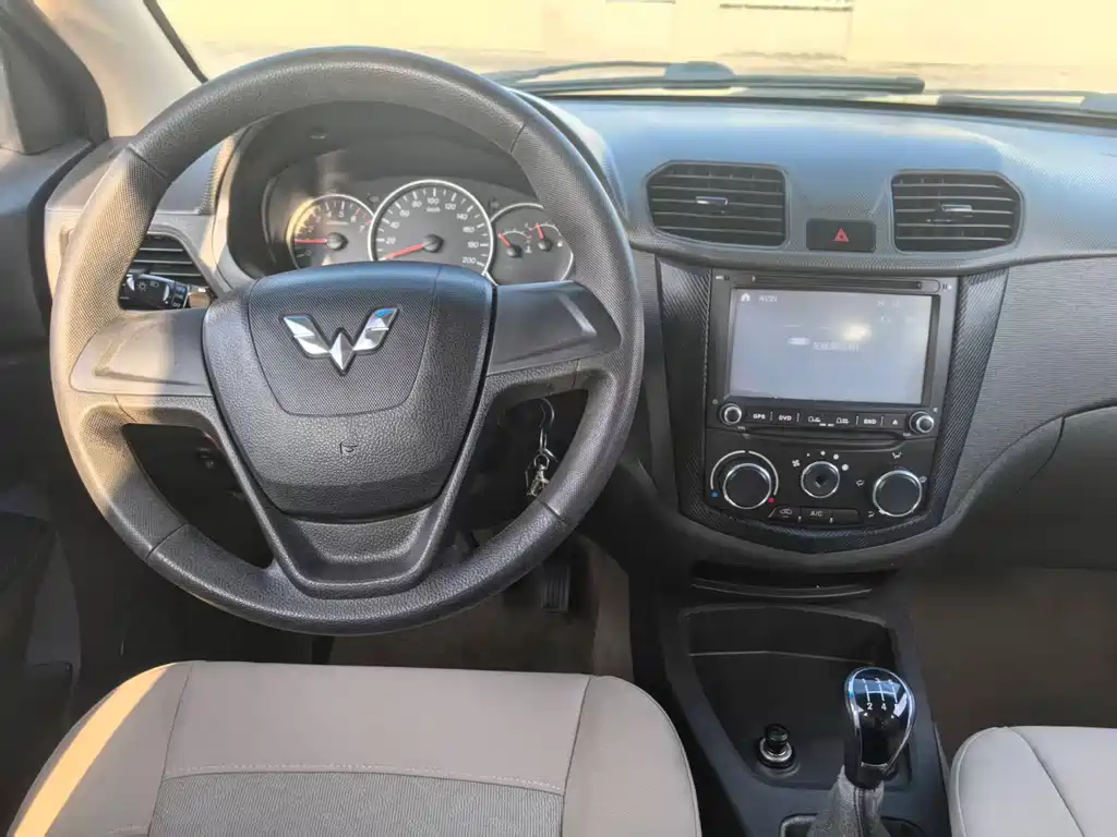 Wuling Hongguang 1.5 L S Standard