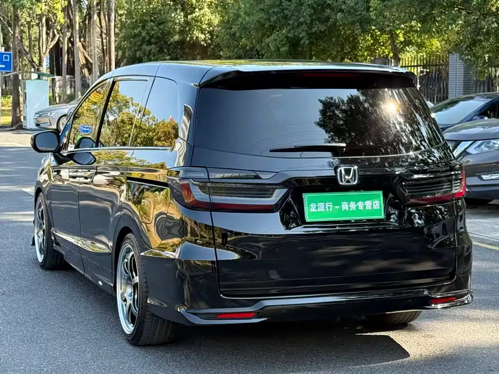 Elysion 2.0 L e:HEV Supreme
