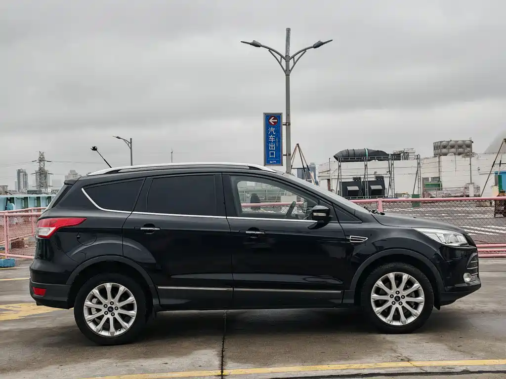 Kuga 1.6 L GTDi 4 WD Elite