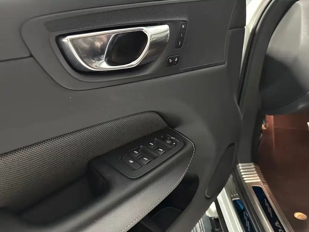 Volvo XC60 PHEV T8 E Drive Hybrid Smart Vision Sport