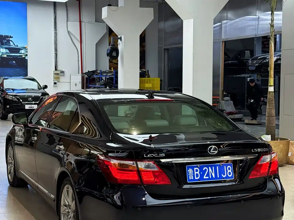 Lexus LS 600 hL