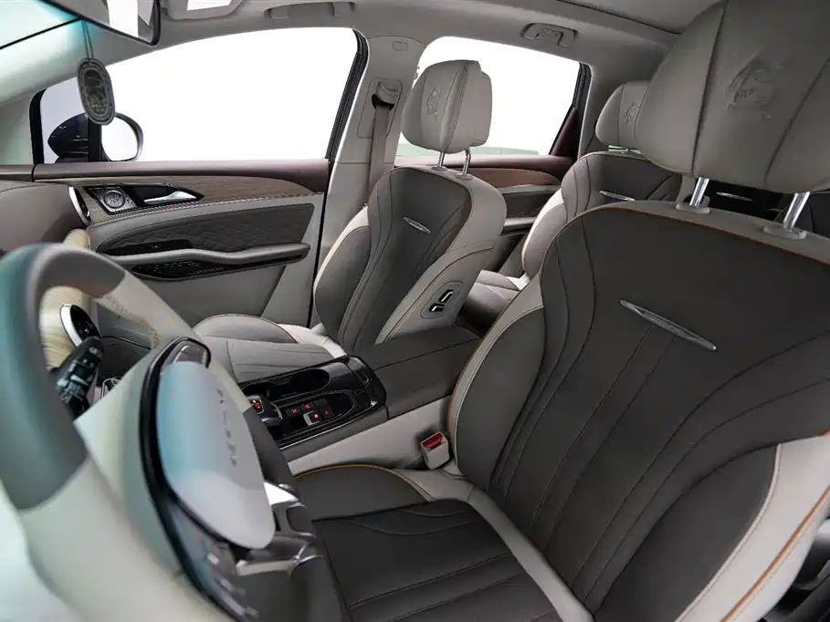 Fengxing Yacht 1.5 T DCT