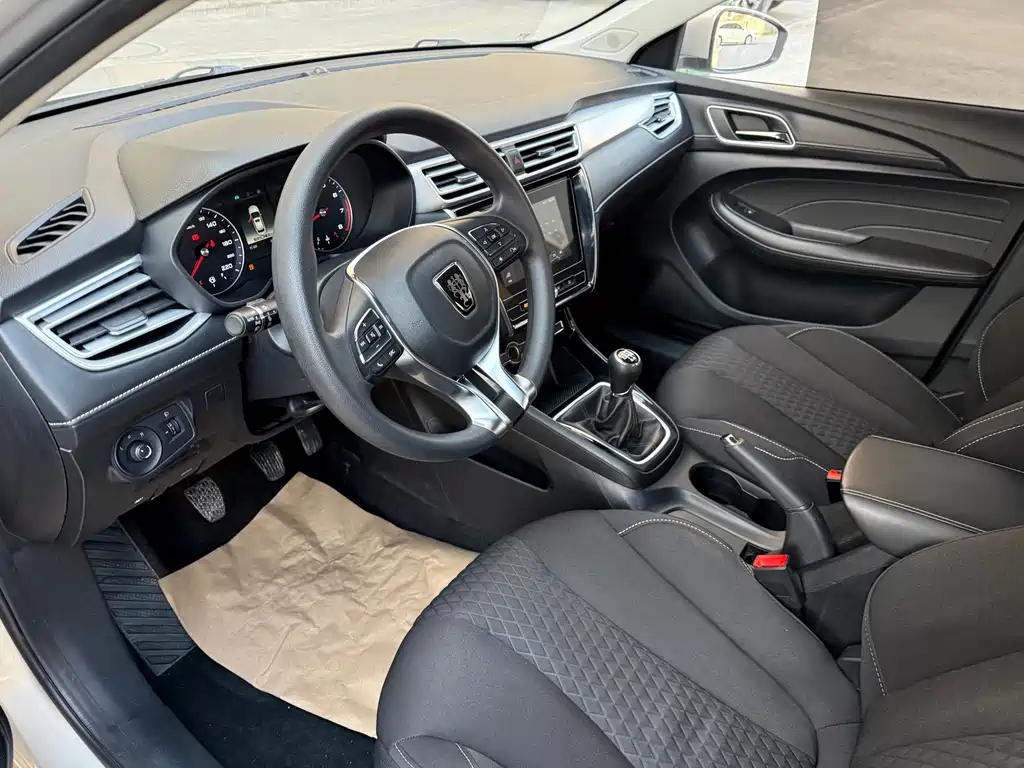 Roewe i5 1.5 L Manual 4 G Connected Leading Luxury
