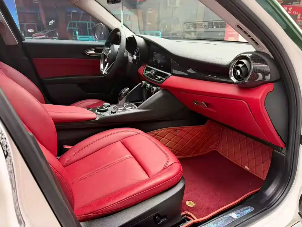 Giulia 2.0 T 200 HP Luxury Carbon Fiber Limited