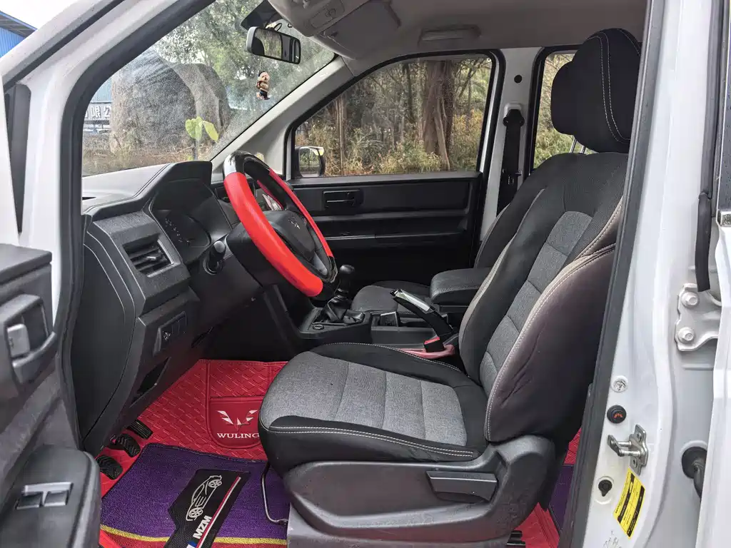 Wuling Hongguang PLUS 五菱宏光PLUS 2019款 1.5 T 手动标准型 7座