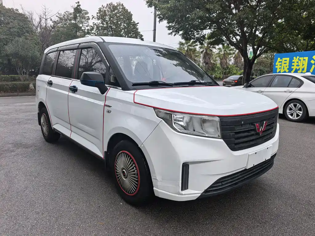 Wuling Hongguang PLUS 五菱宏光PLUS 2019款 1.5 T 手动标准型 7座