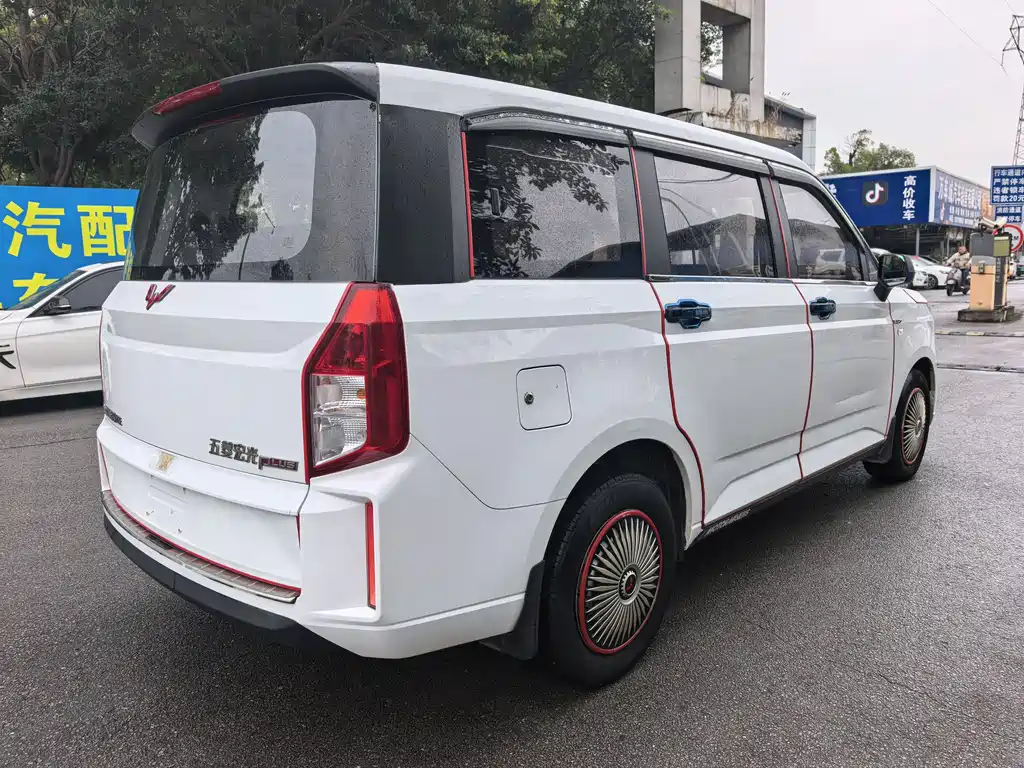 Wuling Hongguang PLUS 五菱宏光PLUS 2019款 1.5 T 手动标准型 7座