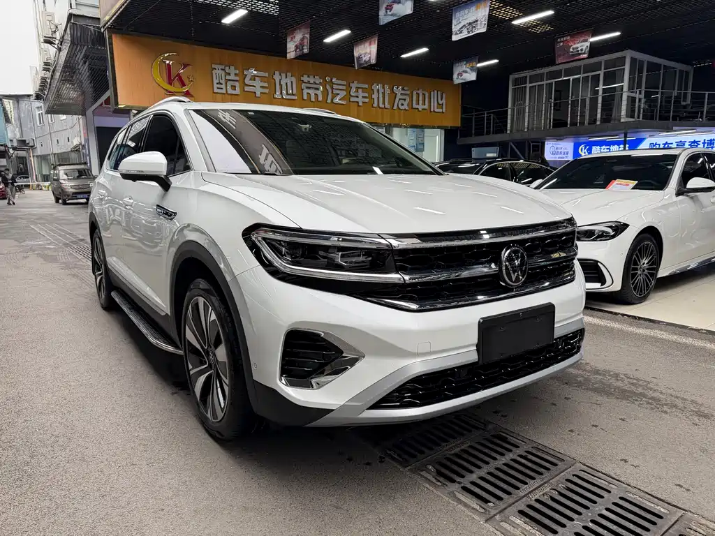 Talagon 380 TSI 4 WD Flagship Victory Realm 6-seat