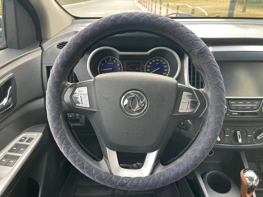 Dongfeng Fengshen AX3 1.5 L Auto Scirocco