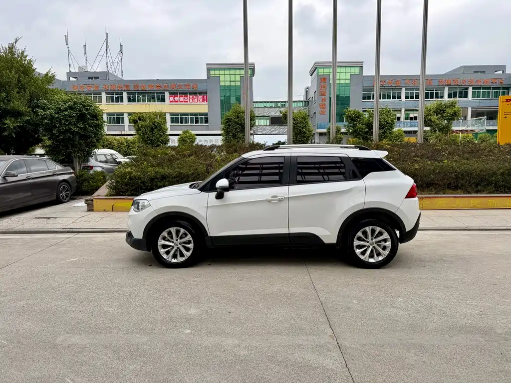 Brilliance V3 中华V3 2016款 1.5 L 手动智能型