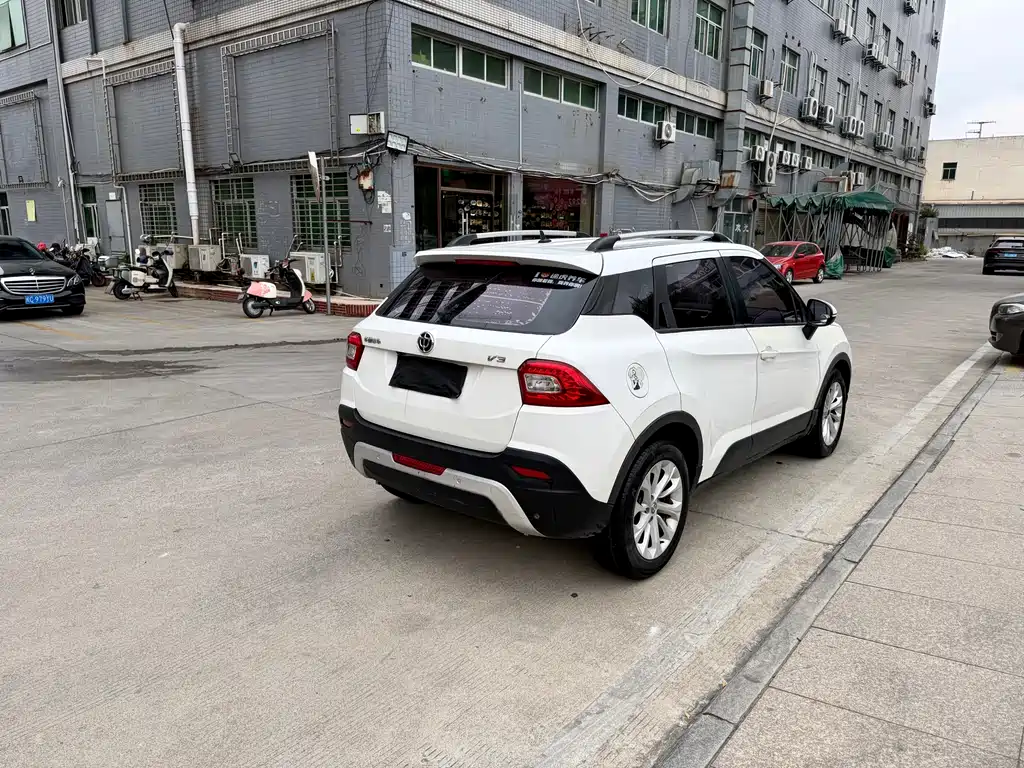 Brilliance V3 中华V3 2016款 1.5 L 手动智能型