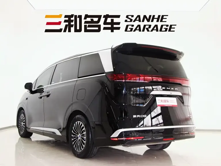 Denza D9 DM-i Smart Drive 1020 4 WD Flagship