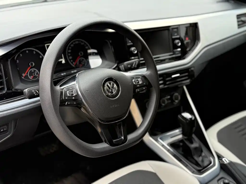 Polo Plus 1.5 L Auto Colorful Tech