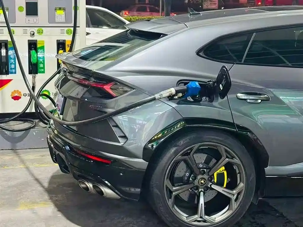 Urus 4.0 T V8