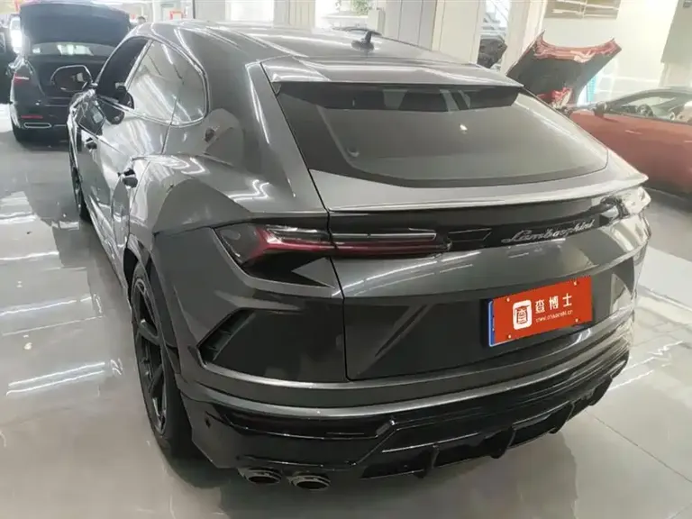 Lamborghini Urus 4.0 T V8