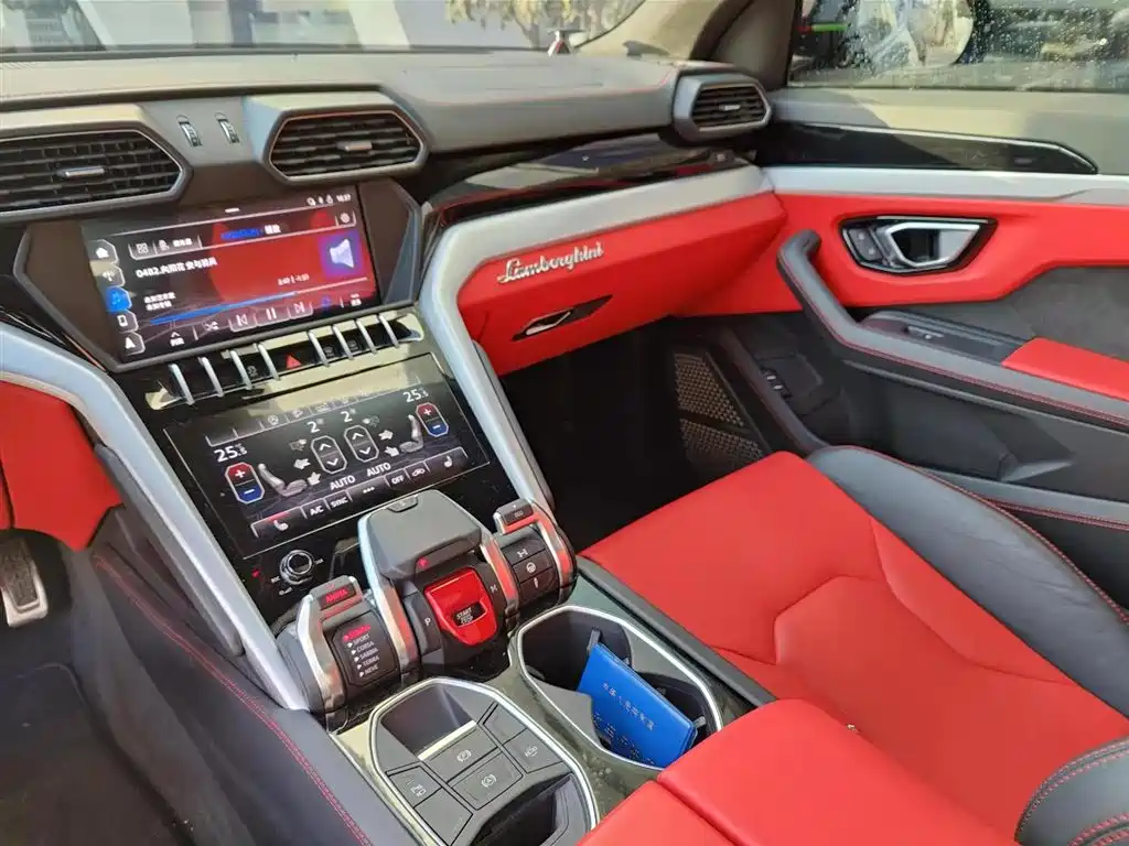 Urus 4.0 T V8