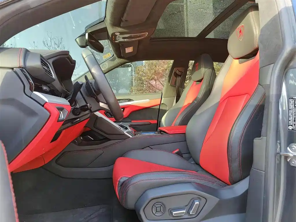 Urus 4.0 T V8