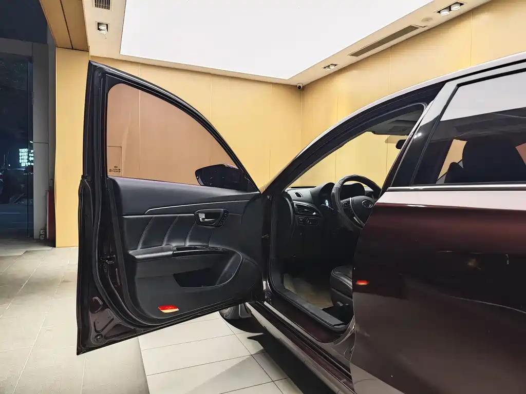 Trumpchi GA6 235 T DCT Luxury