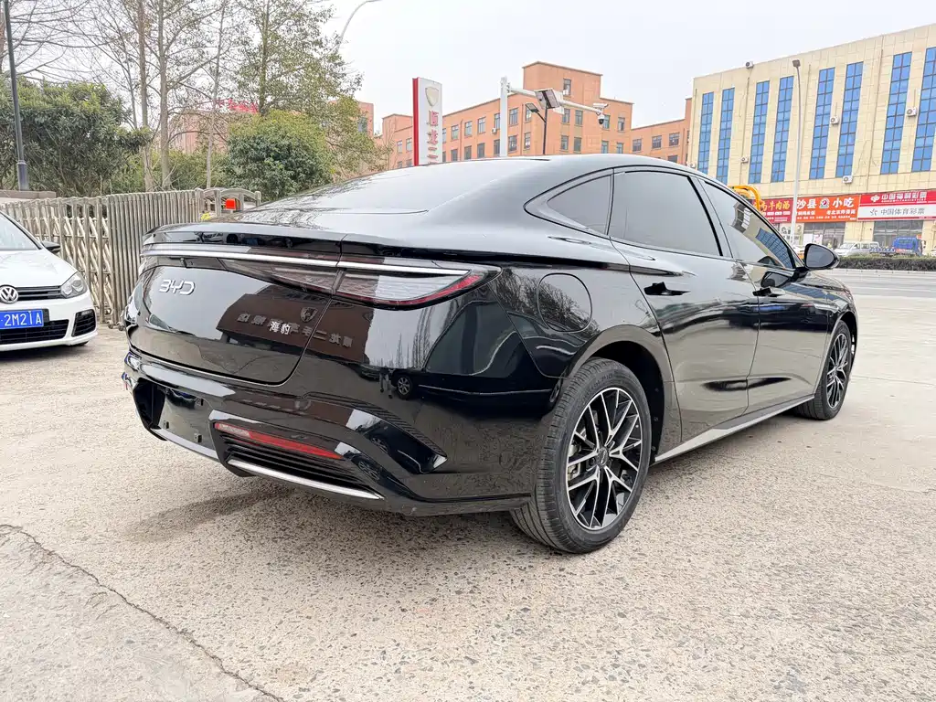 Seal DM-i 1.5 L 121 km Luxury