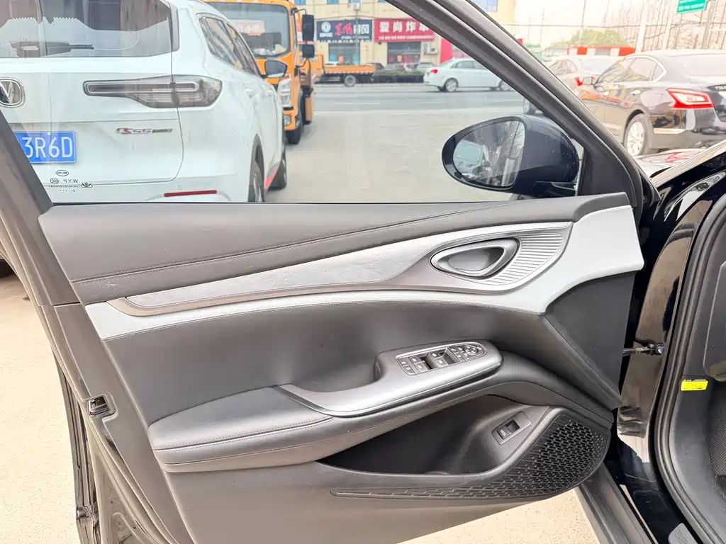 Seal DM-i 1.5 L 121 km Luxury