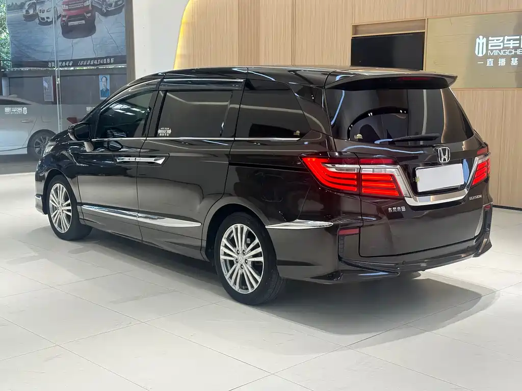 Elysion 2.4 L Luxury