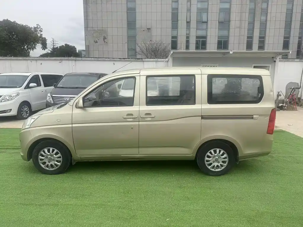 Wuling Rongguang V 1.5 L Standard
