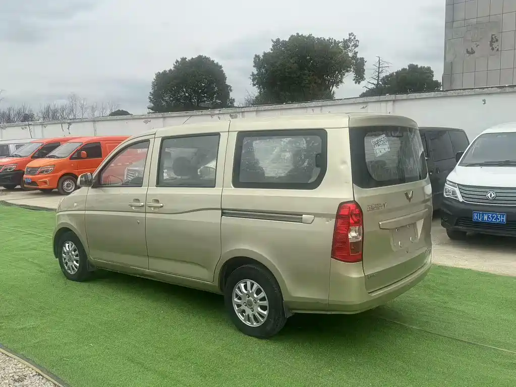 Wuling Rongguang V 1.5 L Standard
