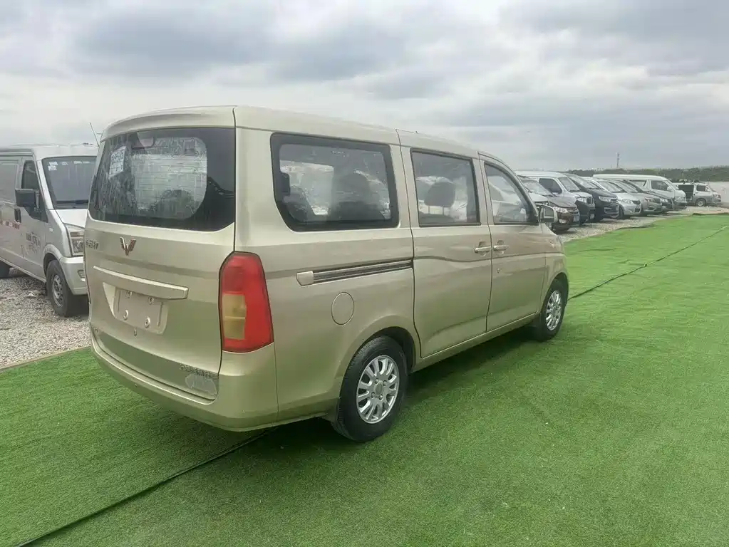 Wuling Rongguang V 1.5 L Standard