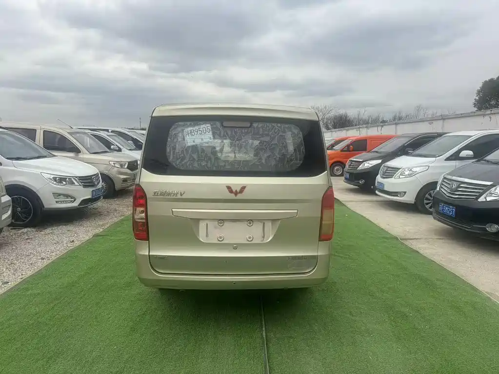 Wuling Rongguang V 1.5 L Standard