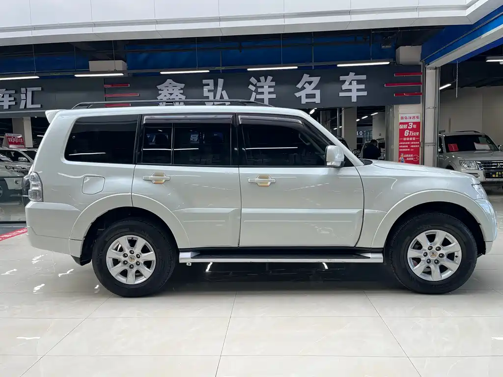 Pajero (Import) 3.0 L Auto Standard CN-V