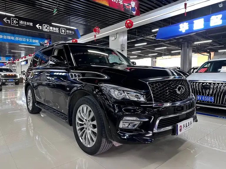 Infiniti QX80 5.6 L 4 WD