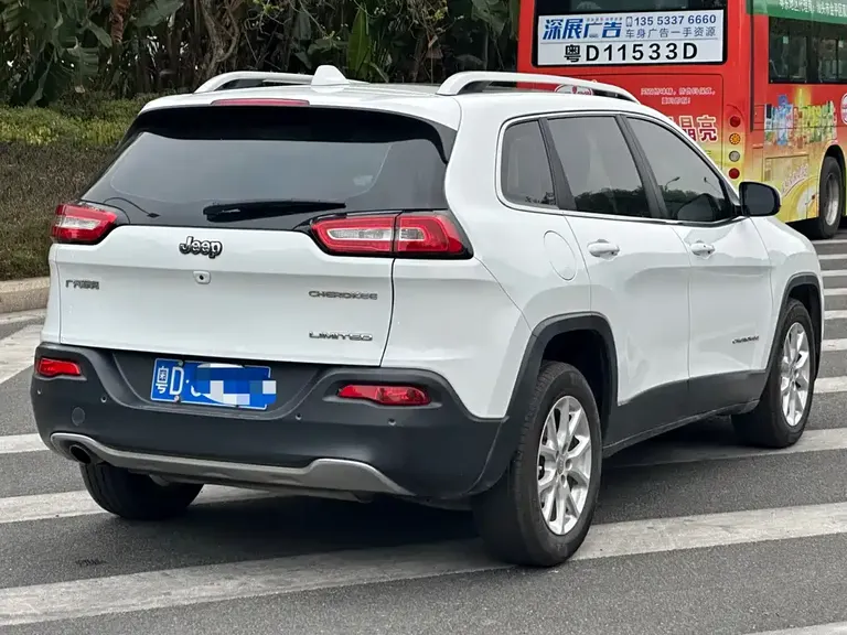 Jeep Cherokee 2.0 L Superior