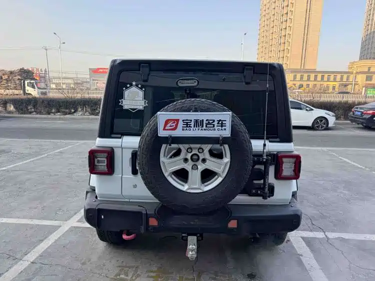 Wrangler 2.0 T Sahara 4-door CN-V