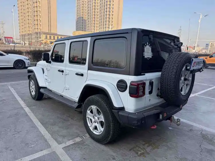 Wrangler 2.0 T Sahara 4-door CN-V