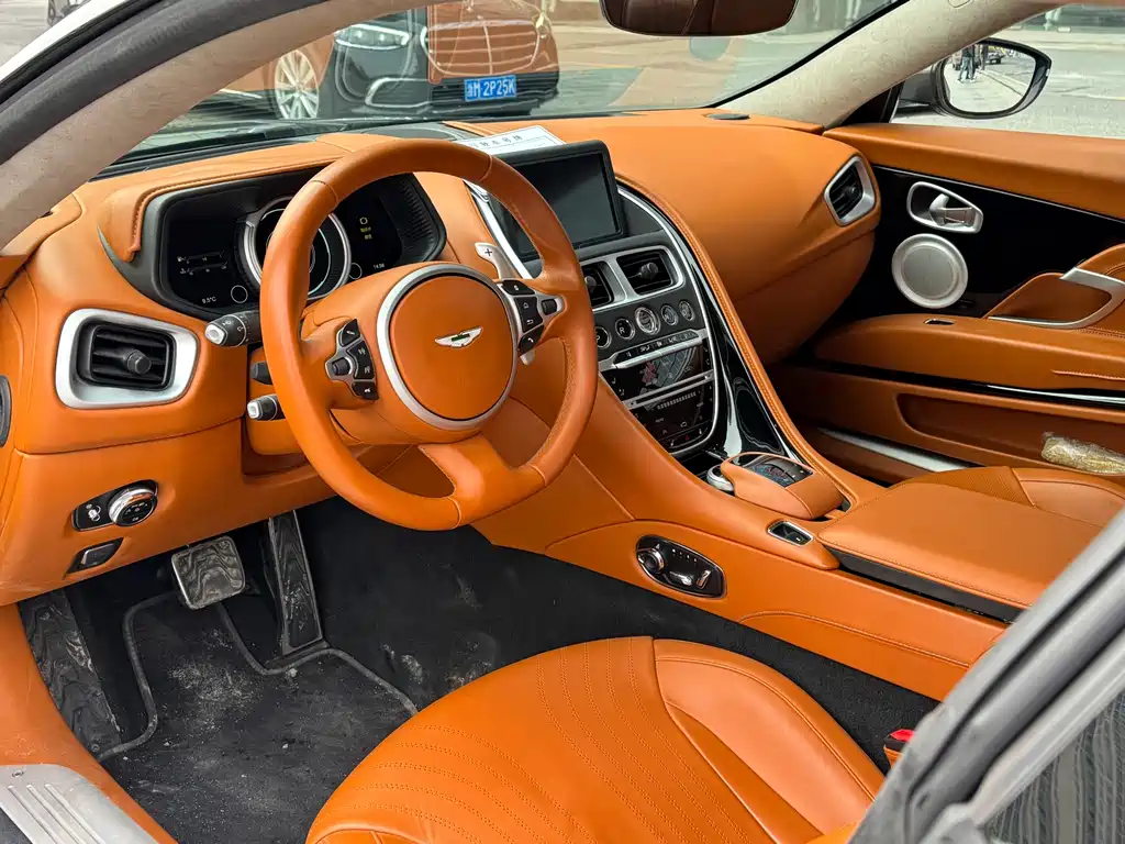 Aston Martin DB11 4.0 T V8 Coupe