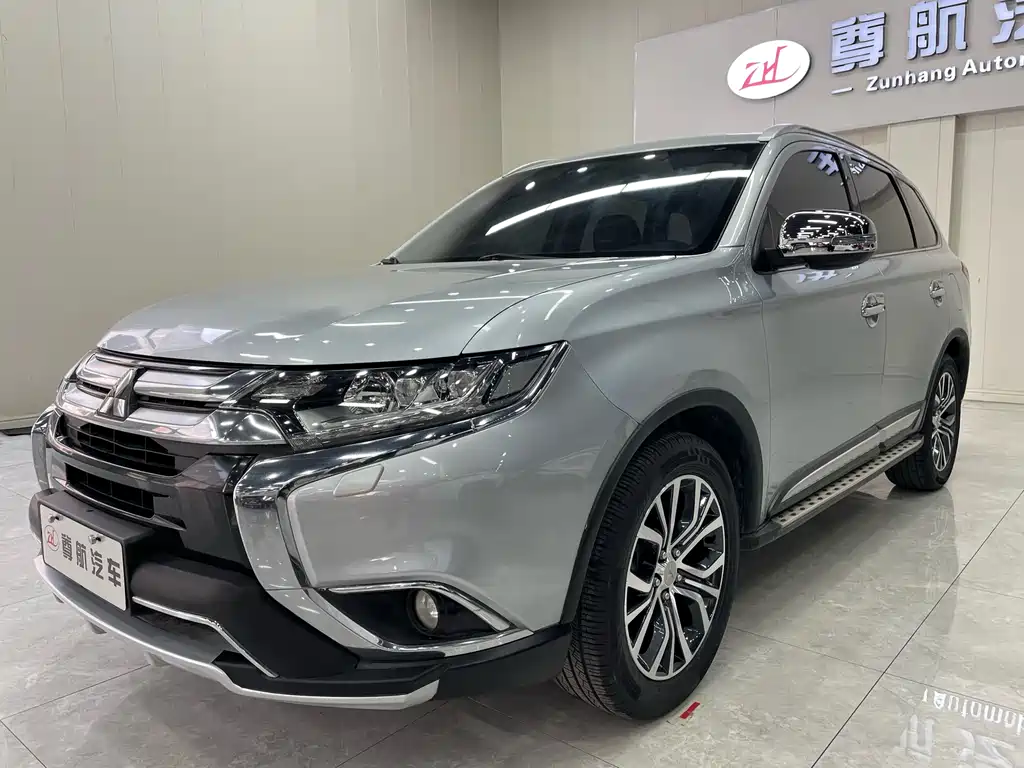 Outlander 2.4 L 4 WD Elite 5-seat