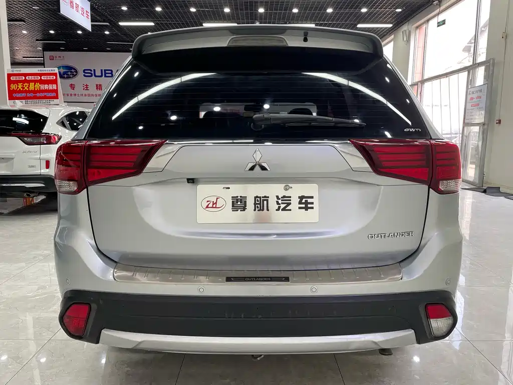 Outlander 2.4 L 4 WD Elite 5-seat