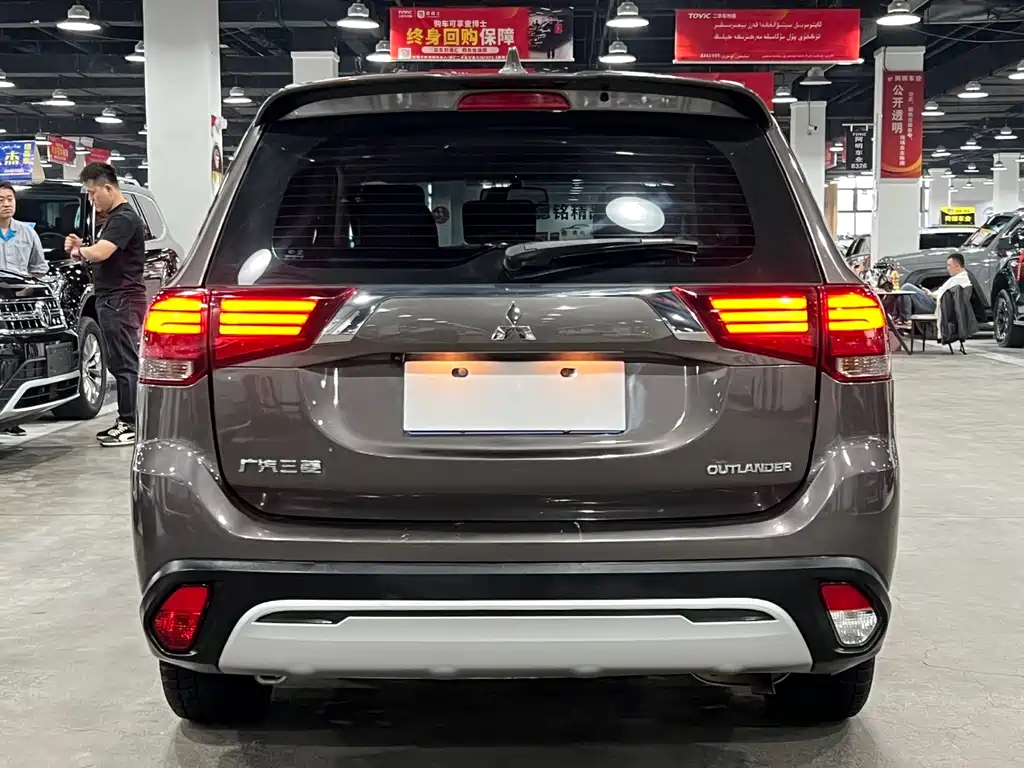 Outlander 2.0 L 2 WD Smooth Enjoyment 5-seat