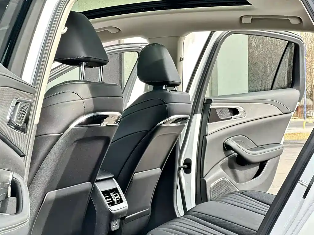 Hongqi H5 1.5 T DCT Connected Flagship Charm