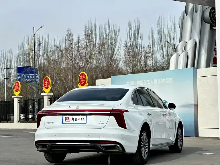 Hongqi H5 1.5 T DCT Connected Flagship Charm