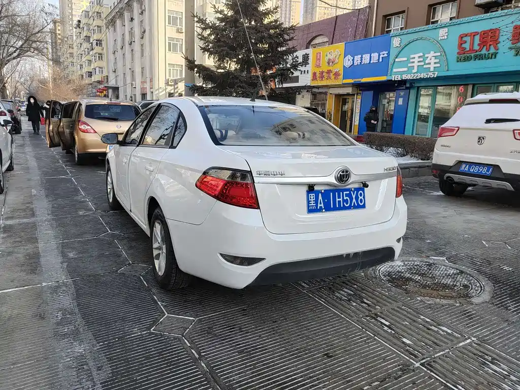 Brilliance H330 中华H330 2013款 1.5 L 手动舒适型