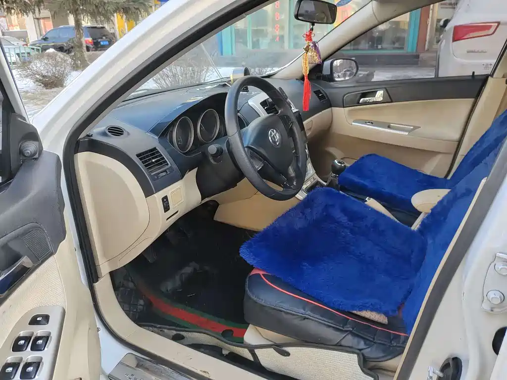 Brilliance H330 中华H330 2013款 1.5 L 手动舒适型