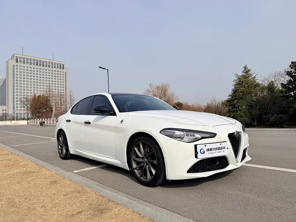 Giulia 2.0 T 200 HP Luxury