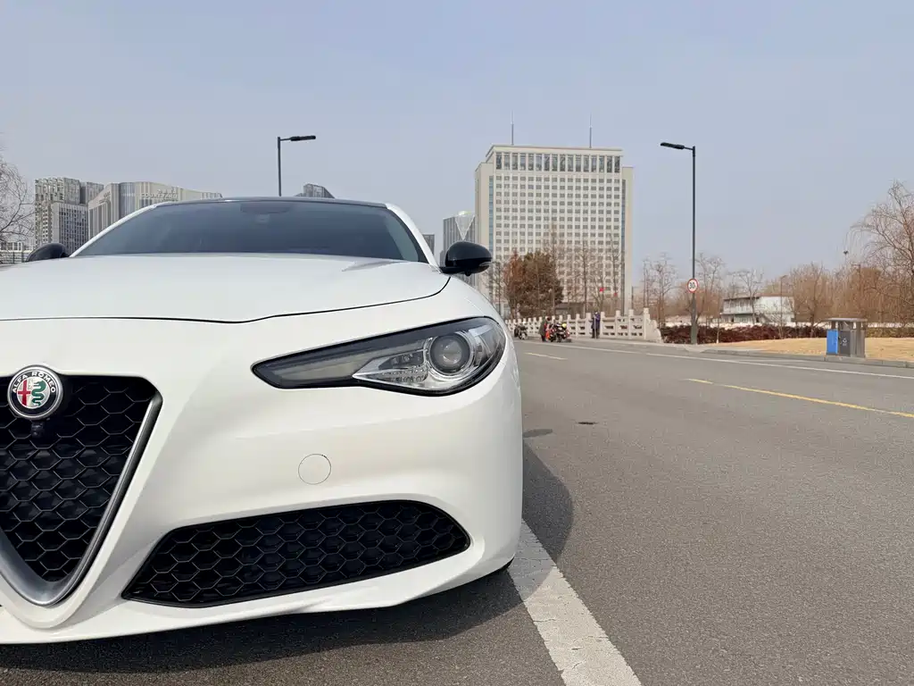 Giulia 2.0 T 200 HP Luxury