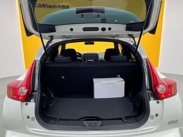Infiniti ESQ 1.6 L Personality