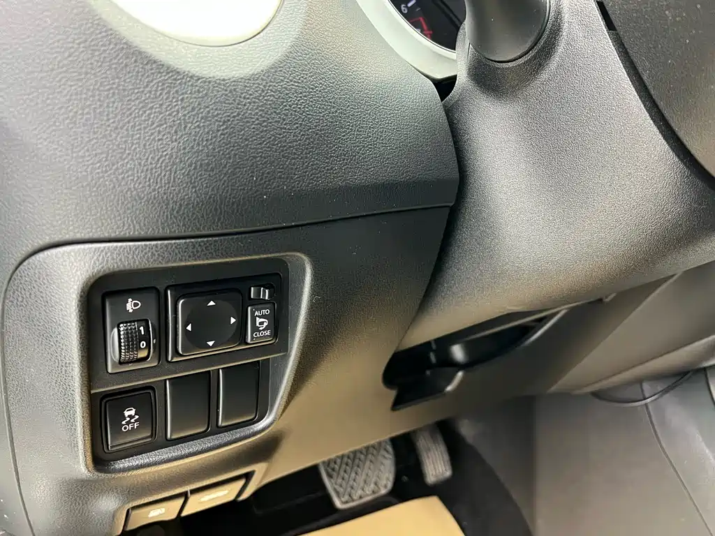 Infiniti ESQ 1.6 L Personality