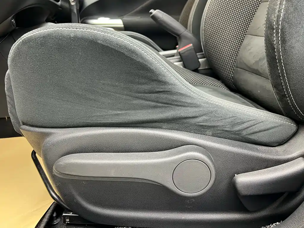 Infiniti ESQ 1.6 L Personality