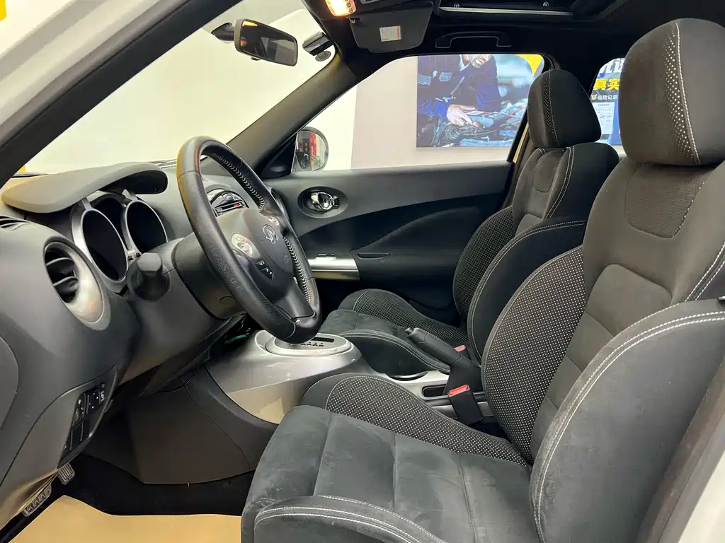 Infiniti ESQ 1.6 L Personality