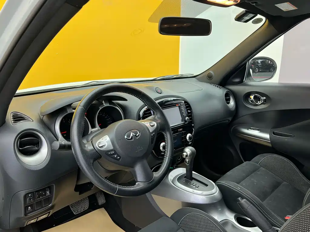 Infiniti ESQ 1.6 L Personality